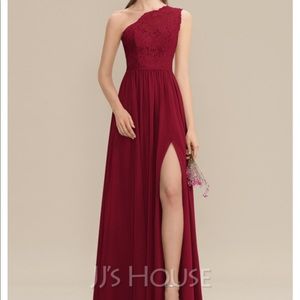 Red/ burgundy/ wine bridesmaid/ prom/ homecoming !